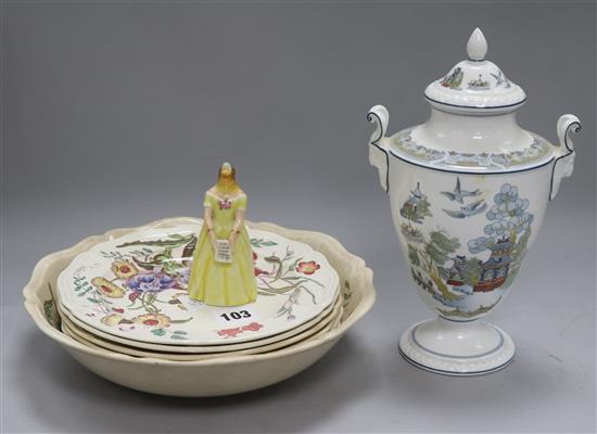 A Worcester snuffer, ceramic fruit dishes and a lidded vase
